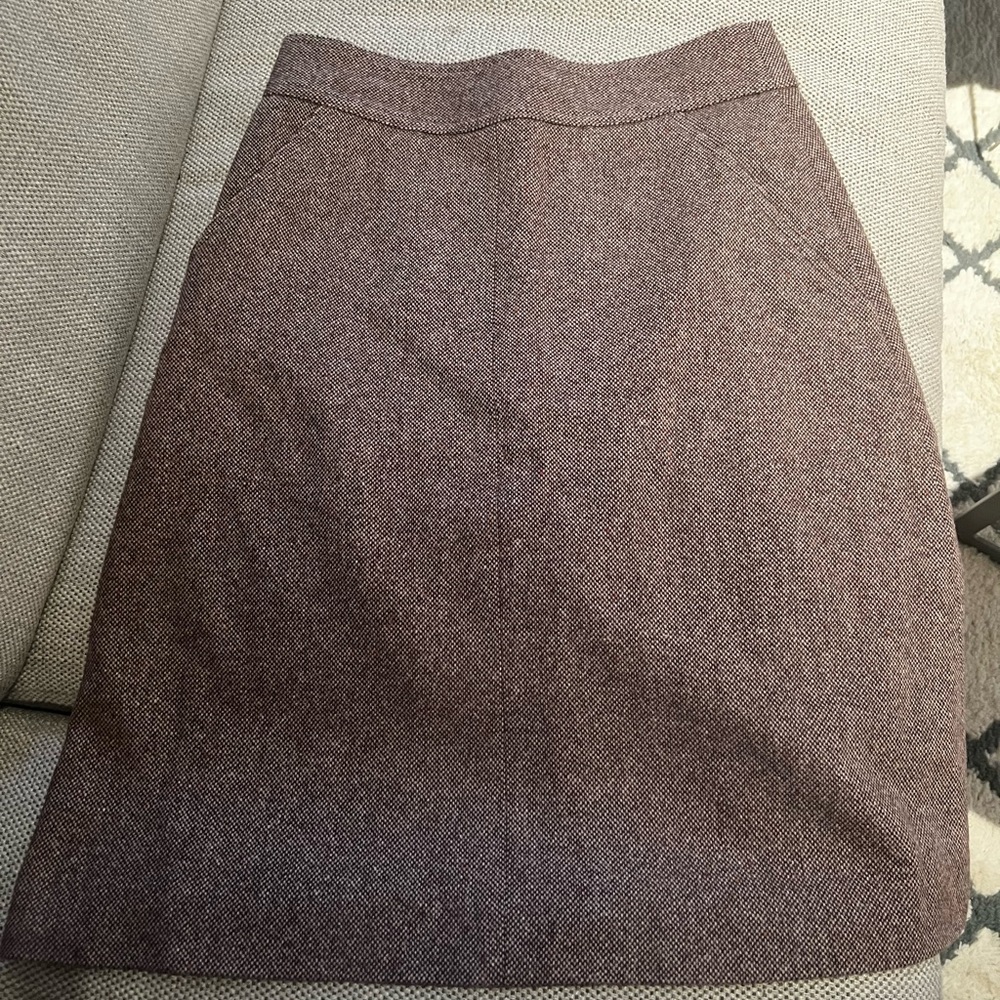 Sz 4 (26in; fits like Sz 2) Tweed Wool skirt w/ polyester lining.